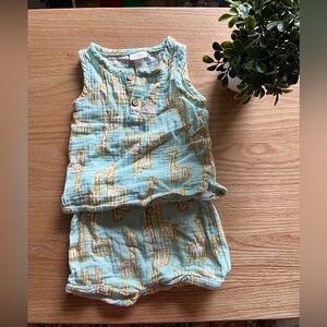 Cat & Jack 100% Cotton Gauze Giraffe Outfit 6-9 months